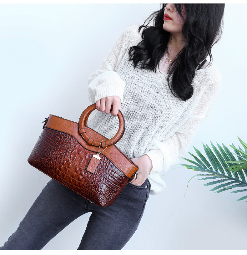 Women’s Classic Heritage Shoulder Bag