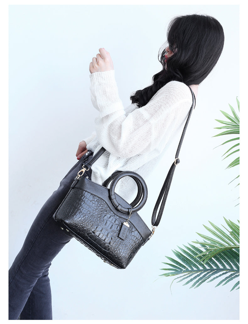 Women’s Classic Heritage Shoulder Bag
