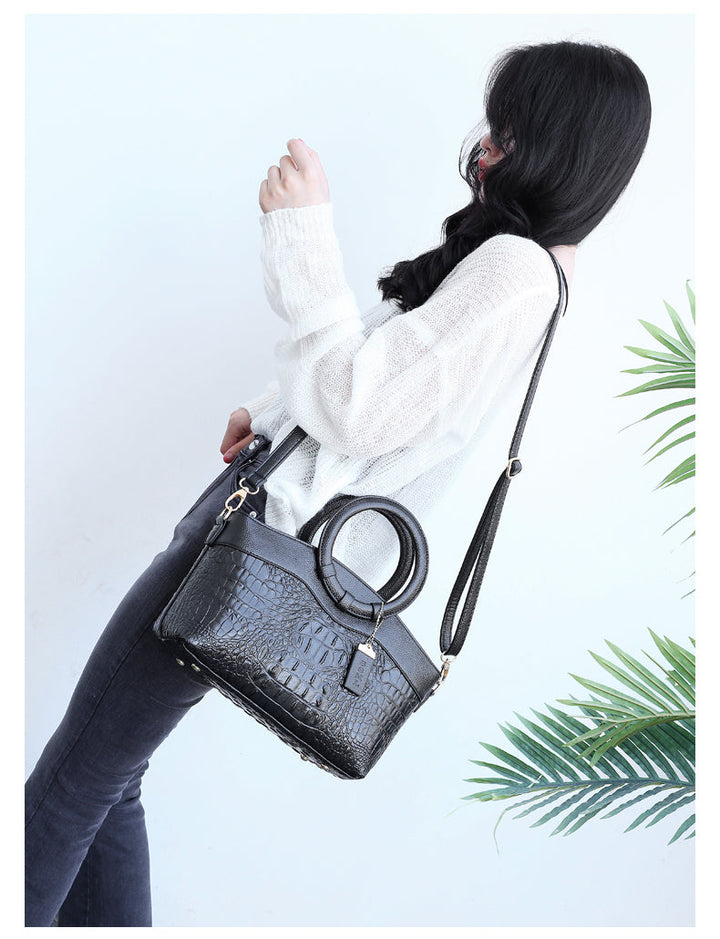 Women’s Classic Heritage Shoulder Bag