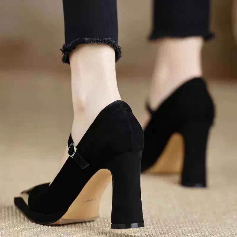 Women’s Classic Closed Toe Dress Pumps