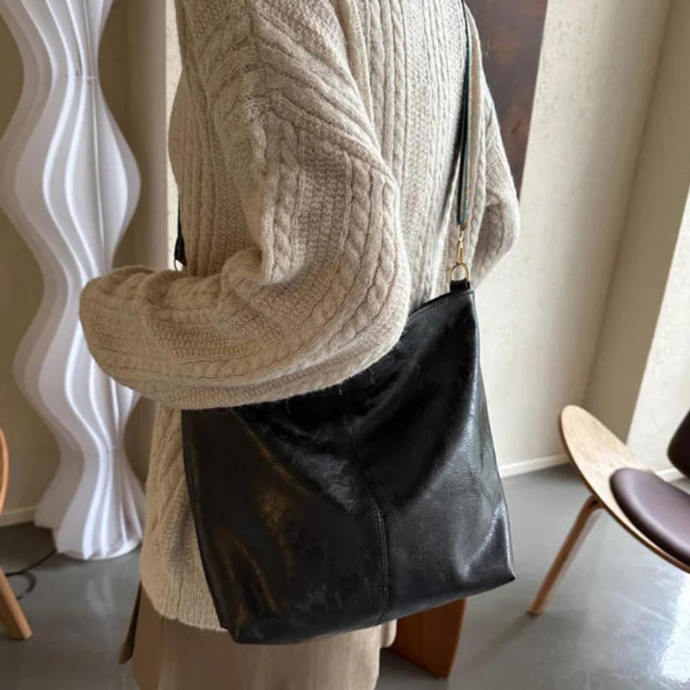 Women’s Vintage Classic Shoulder Bag