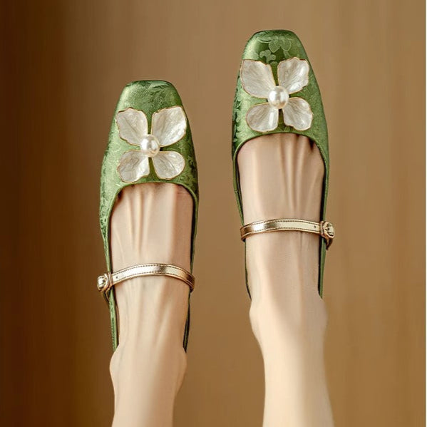 Women’s Elegant Closed-Toe Dress Pumps