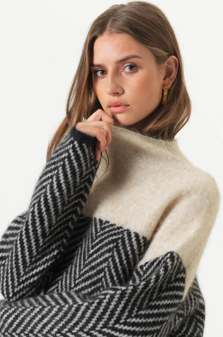 Women’s Long Sleeve Knit Turtleneck Sweater
