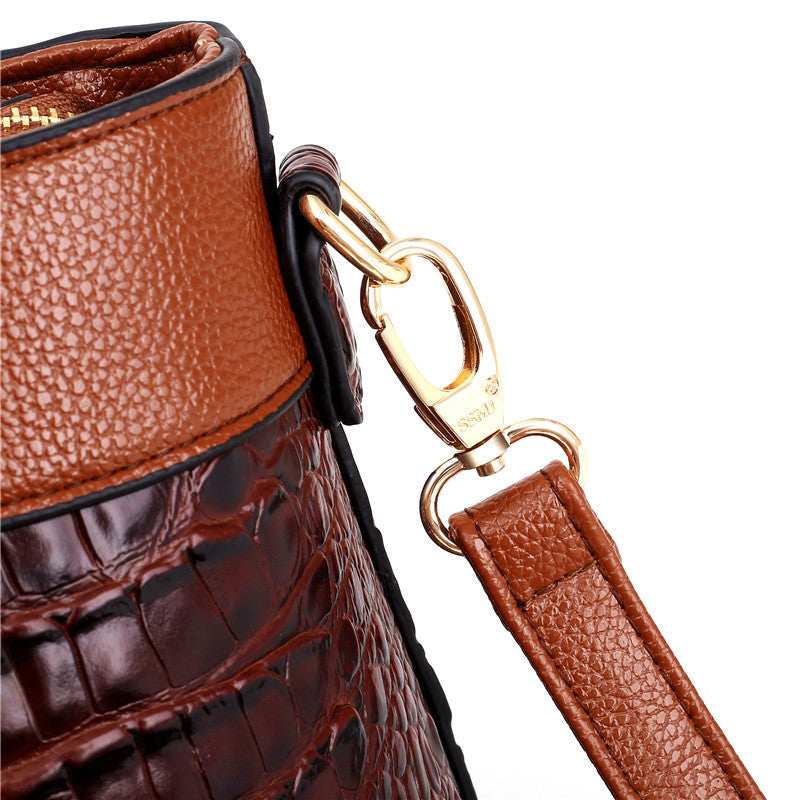 Women’s Classic Heritage Shoulder Bag