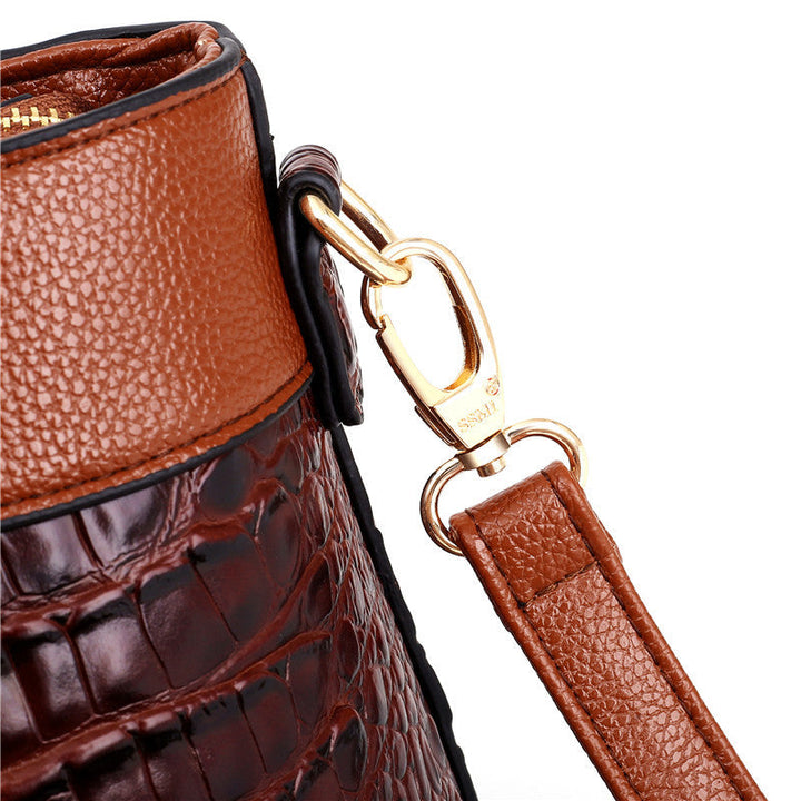 Women’s Classic Heritage Shoulder Bag