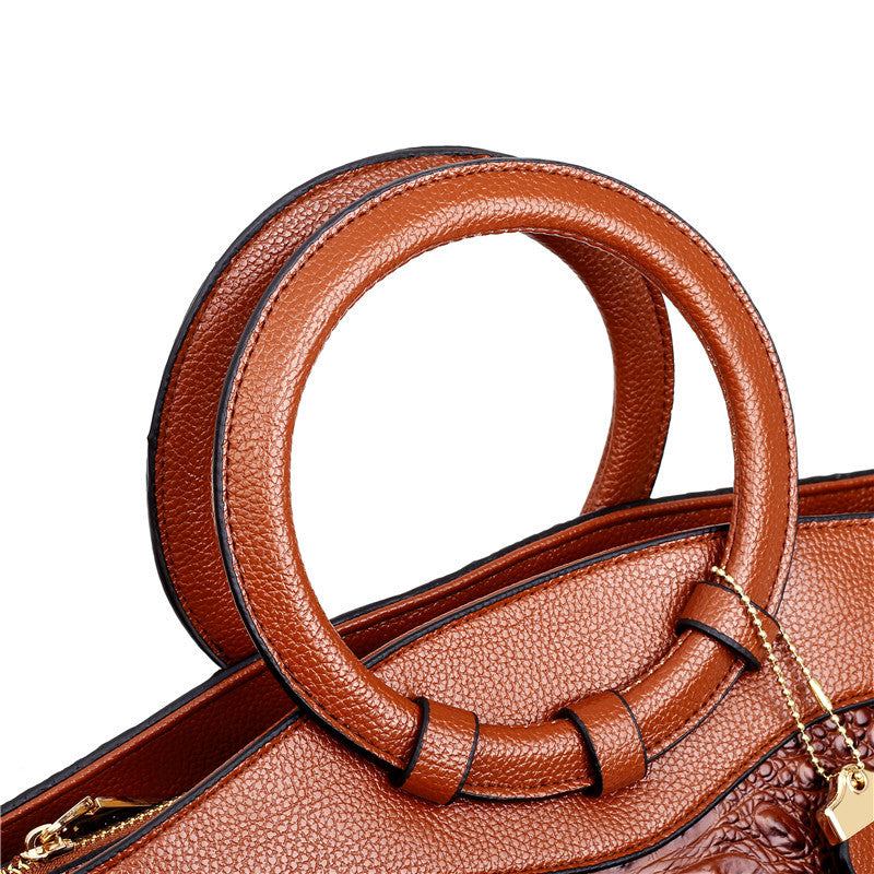 Women’s Classic Heritage Shoulder Bag