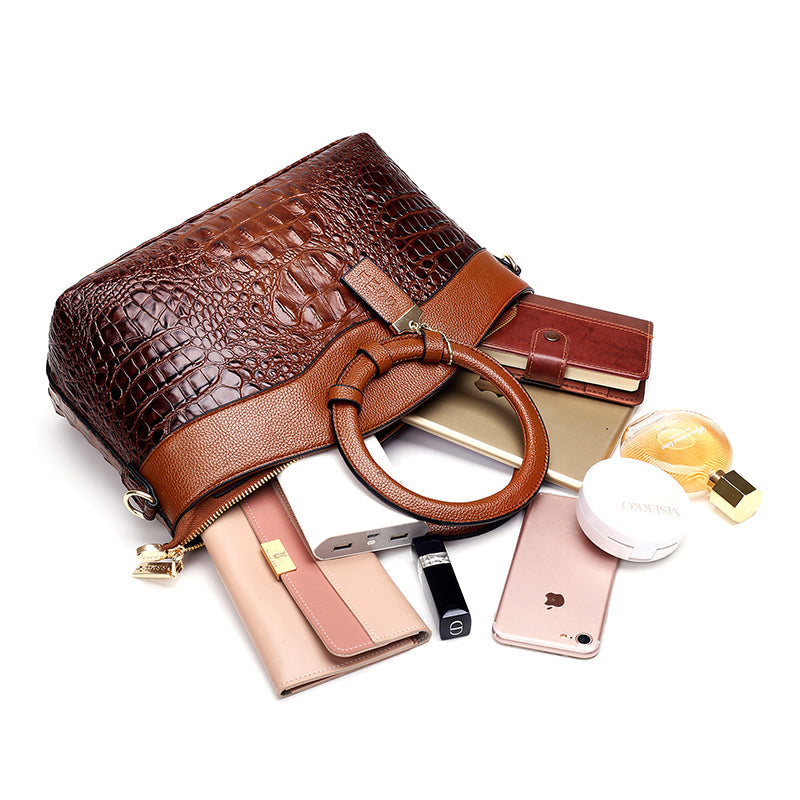 Women’s Classic Heritage Shoulder Bag